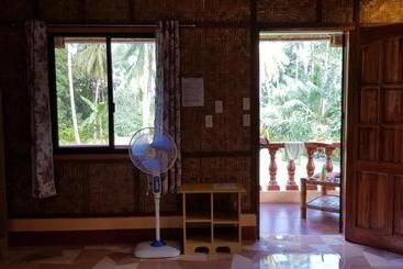 تختخواب و صبحانه Paco S Garden Home Stay