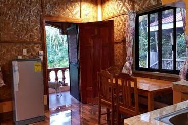 تختخواب و صبحانه Paco S Garden Home Stay