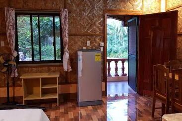 تختخواب و صبحانه Paco S Garden Home Stay