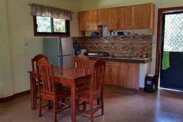 تختخواب و صبحانه Paco S Garden Home Stay