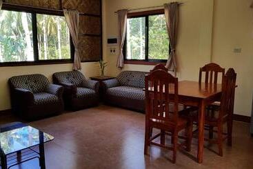 تختخواب و صبحانه Paco S Garden Home Stay