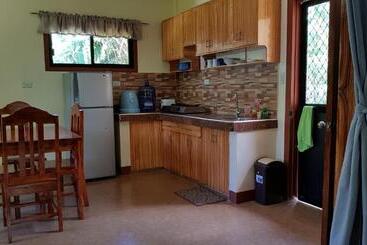 تختخواب و صبحانه Paco S Garden Home Stay
