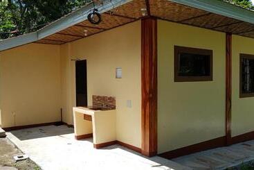 تختخواب و صبحانه Paco S Garden Home Stay