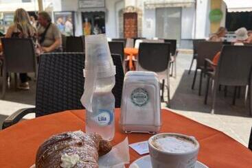تختخواب و صبحانه Pizzo Central House