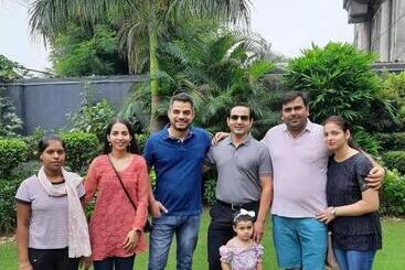 De Manora Homes   Unpretentious Hotel With A Garden , Posh Area Ranjit Avenue