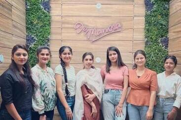 De Manora Homes   Unpretentious Hotel With A Garden , Posh Area Ranjit Avenue