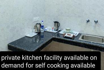 De Manora Homes   Unpretentious Hotel With A Garden , Posh Area Ranjit Avenue