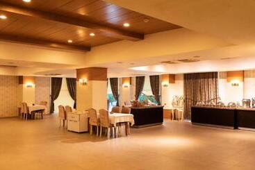 Mox Hotel Wellness & Spa