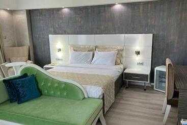 Mox Hotel Wellness & Spa