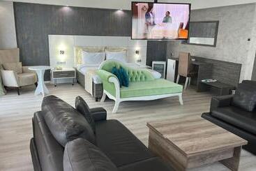 Mox Hotel Wellness & Spa