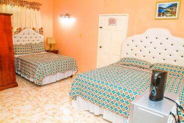 پانسیون Dela De Rose Guest House Negril Jamaica