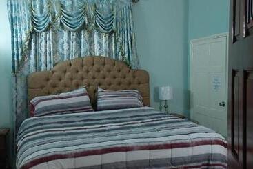 پانسیون Dela De Rose Guest House Negril Jamaica