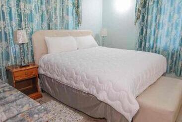 پانسیون Dela De Rose Guest House Negril Jamaica
