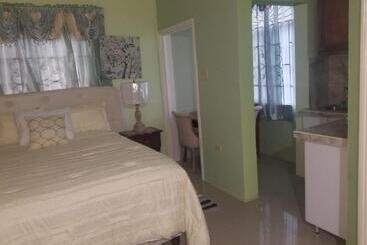 پانسیون Dela De Rose Guest House Negril Jamaica