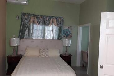 پانسیون Dela De Rose Guest House Negril Jamaica
