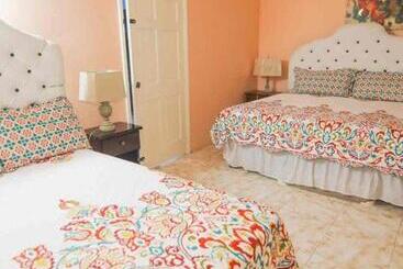 پانسیون Dela De Rose Guest House Negril Jamaica