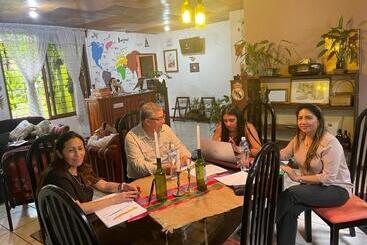 پانسیون Hostal Doña Mercedes