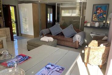 پانسیون Little Fern Self Catering