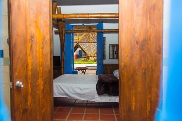 استراحتگاه Riverside Ecoliving Space