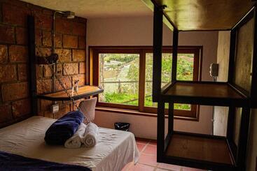 استراحتگاه Riverside Ecoliving Space