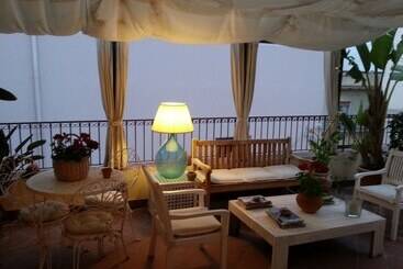 تختخواب و صبحانه La Terrazza Al Centro Storico