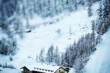 Chalet Du Lys Hotel & Spa