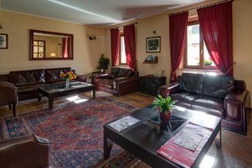 Chalet Du Lys Hotel & Spa