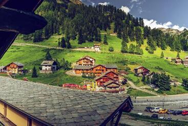 Chalet Du Lys Hotel & Spa