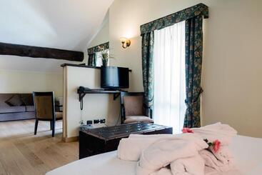 Chalet Du Lys Hotel & Spa