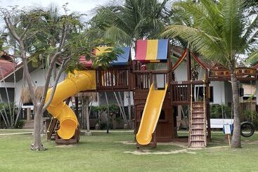 هتل Dolphin Bay Beach Resort