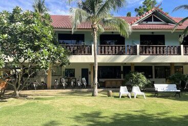 هتل Dolphin Bay Beach Resort