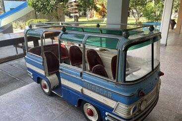 هتل Dolphin Bay Beach Resort