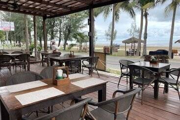 هتل Dolphin Bay Beach Resort