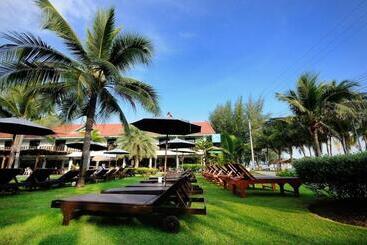 هتل Dolphin Bay Beach Resort
