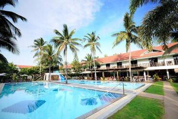 هتل Dolphin Bay Beach Resort