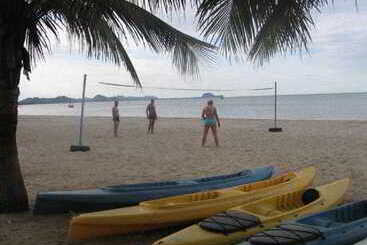هتل Dolphin Bay Beach Resort