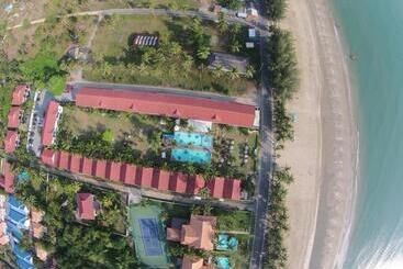 هتل Dolphin Bay Beach Resort