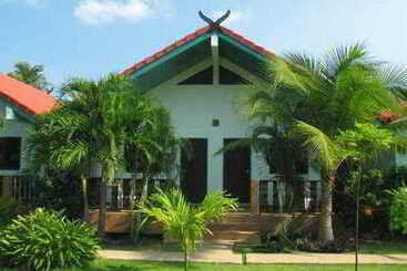 هتل Dolphin Bay Beach Resort