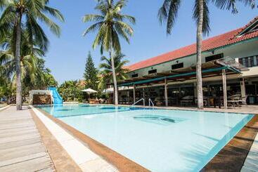 هتل Dolphin Bay Beach Resort