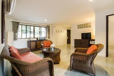 هتل Dolphin Bay Beach Resort