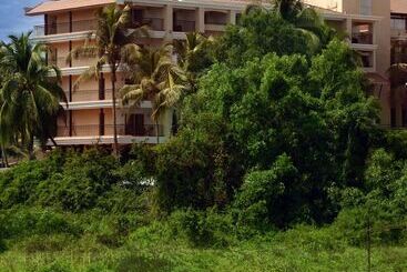 هتل Golden Tulip Candolim, Goa