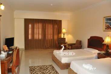 هتل Life Resort Coral Hills