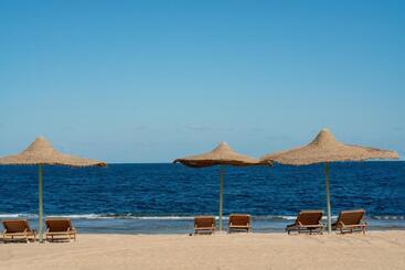 هتل Life Resort Coral Hills