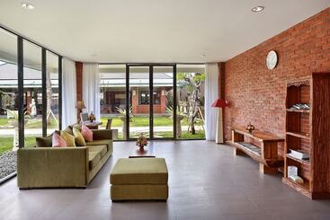 هتل Lumbini Luxury Villas And Spa
