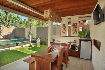 هتل Lumbini Luxury Villas And Spa