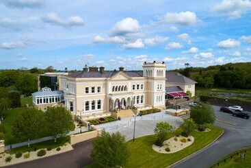 Отель Manor House Country