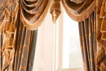 Отель Manor House Country