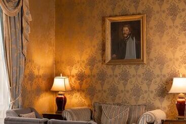 Отель Manor House Country