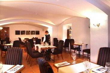 Отель Manor House Country