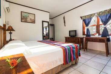 هتل Splash Inn Dive Resort & Villas